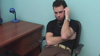 Машке надели на шею поводок и жестко прут