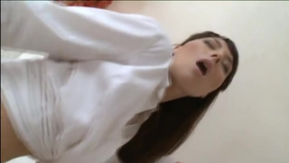 Частный секс для русской красотки закончился двойным проникновением