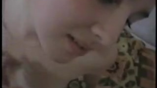 Русская красавица Кристина делает минет на дому