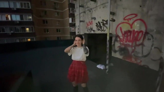 Или отсосёшь мне на крыше, или отшлёпаю — выбирай, обворожительная