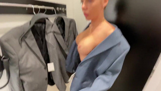 Давно я в H&M не заходил, а там ведь в раздевалке минетик делают