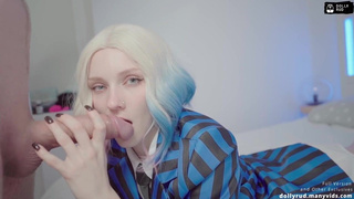 Взяла стояк в ротик, завелась и раздвинула ноги — это было нежно