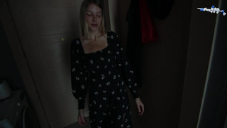 Сначала вон как ломалась, а потом сама ко мне пришла и дала, да-да