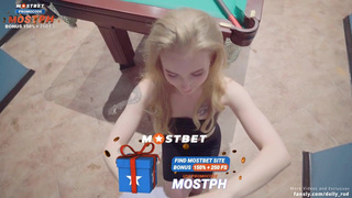 Играл в бильярд... И вот итог — я закатил свои шары ей между ног