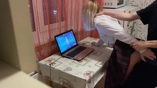 Ремнём её херачу и хер вставляю — а ей похую, она в Геншин играет