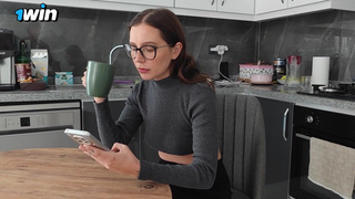 — Куни делай или всем расскажу! — Понял, принял, уже язык достаю ??