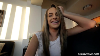 Шпилит на постели случайную знакомую