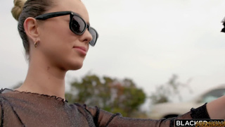 Черномазый прет черным членом узкое очко русской красотки