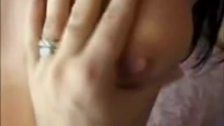 Горячая брюнетка из России делает парню минетик