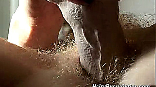 Русская студентка чпокает свою волосатую письку в одиночестве